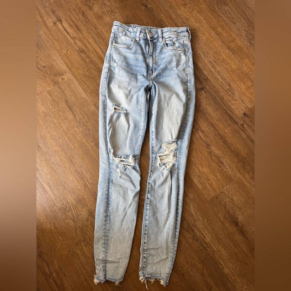 American Eagle Outfitters Light Distressed Jeans sz 6 ~ Next Level Stretch